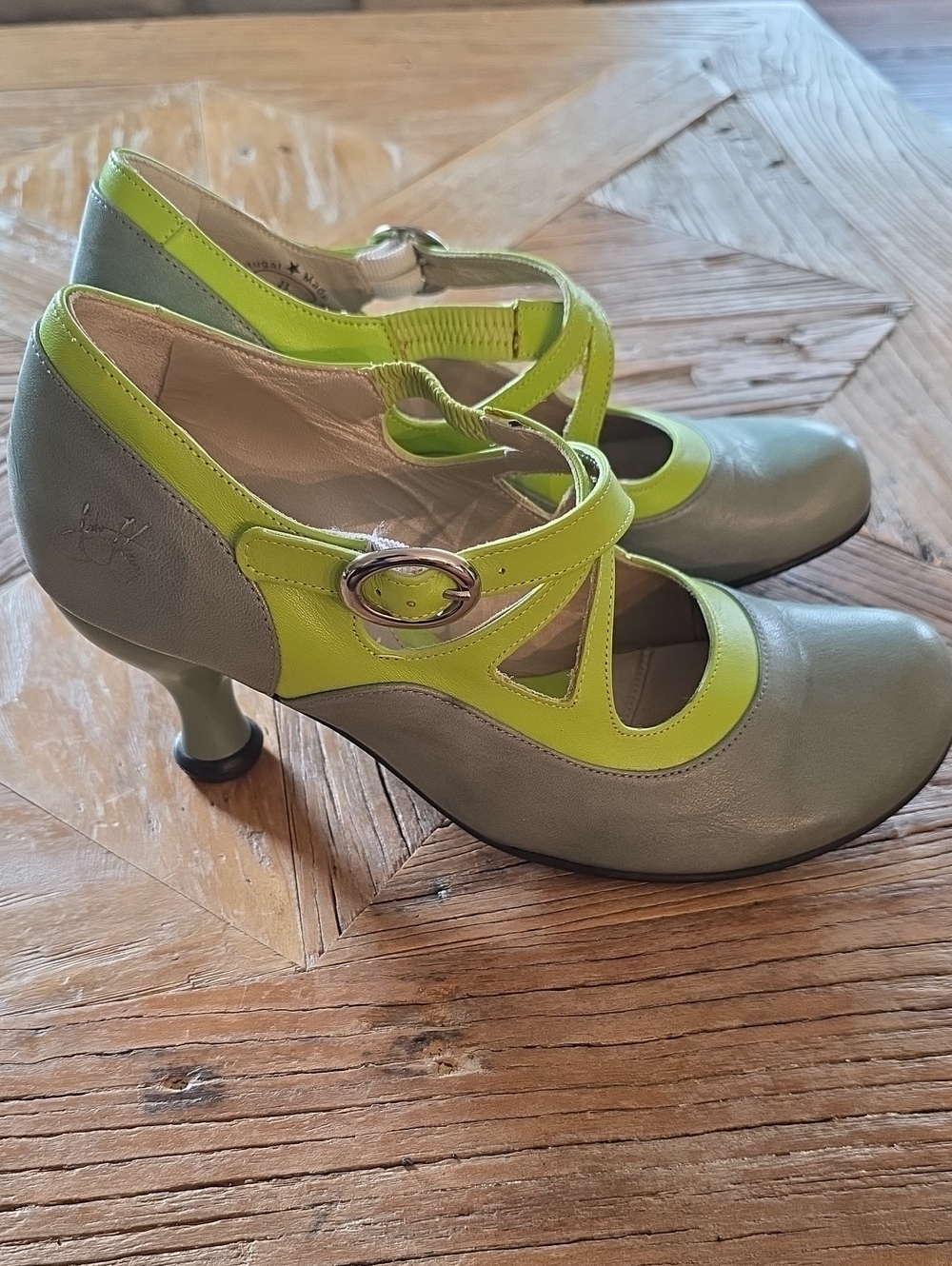 JOHN FLUEVOG Bellevue Porter mary jane heels! 8